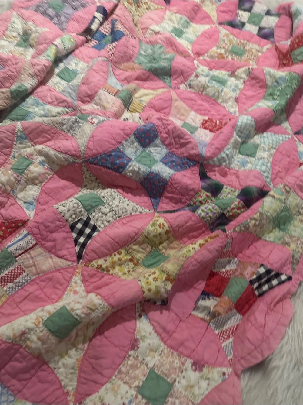 Vintage Patchwork Pink Quilted Throw - Classic Circle Pattern